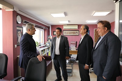 بازدید میدانی و دیدار صمیمانه معاون وزیر راه و شهرسازی با کارکنان شرکت بازآفرینی شهری ایران/ آشنایی نزدیک با توانمندی‌های بدنه کارشناسی